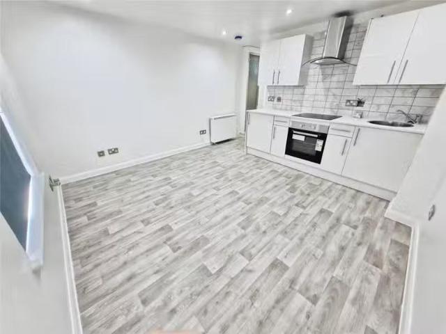 1 bedroom apartment for rent in West Street, Blandford Forum.