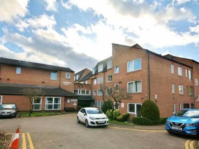 1 Bedroom Apartment For Rent In Woking, Surrey