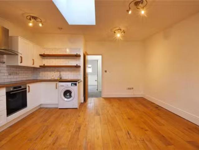 1 bedroom apartment for rent in 272 Church Road, St George, Br.