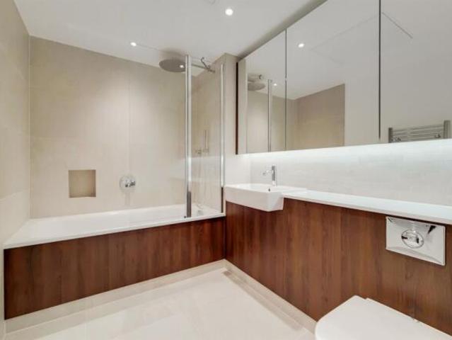 1 bedroom apartment for sale in Marsh Wall, Landmark Pinnacle, E14