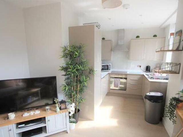 1 Bedroom Apartment For Sale In East Grinstead