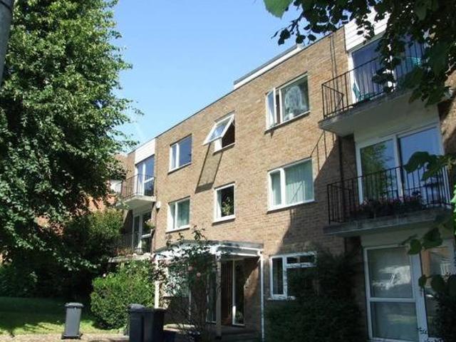 1 bedroom apartment for sale in Priory Court Hitchin SG4