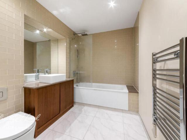 1 bedroom apartment for sale in Talisman Tower, Lincoln Plaza, London E14