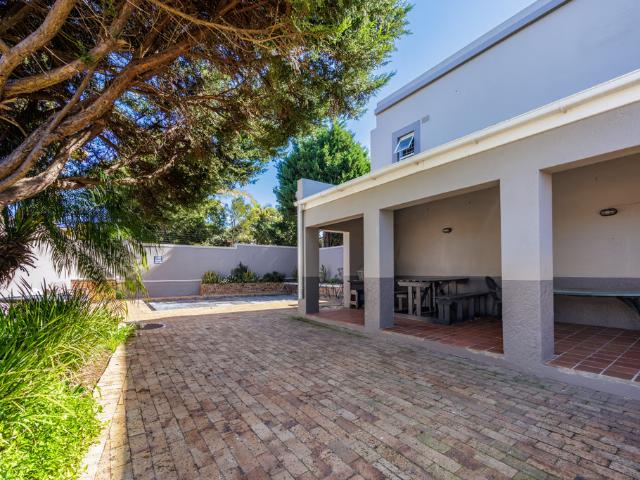 1 Bedroom Apartment For Sale in Uitzicht