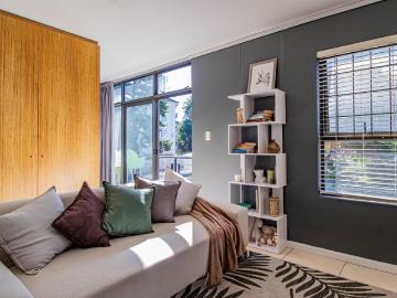 1 Bedroom Apartment For Sale in Wynberg
