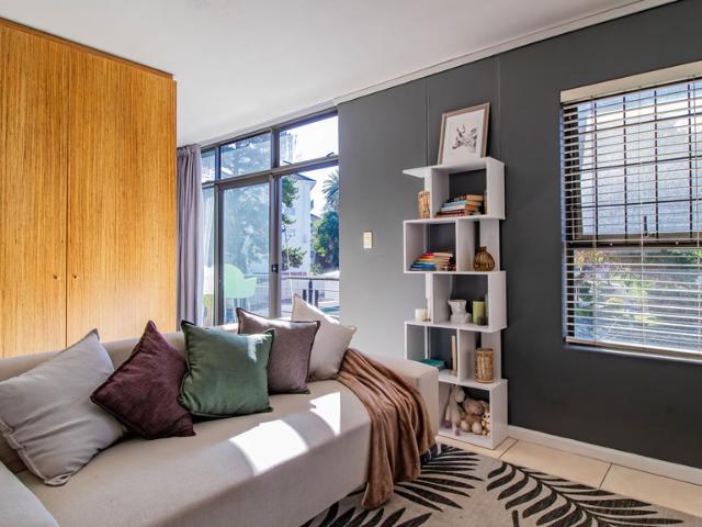 1 Bedroom Apartment For Sale in Wynberg