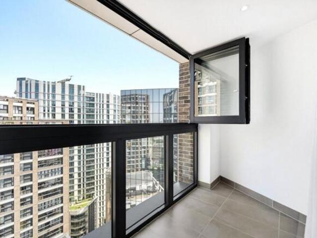 1 bedroom apartment for sale in Wiverton Tower, Aldgate Place, E1