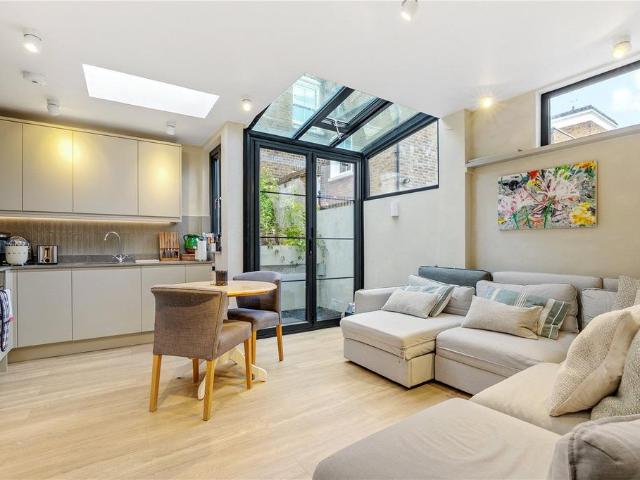 1 bedroom ground flat for sale