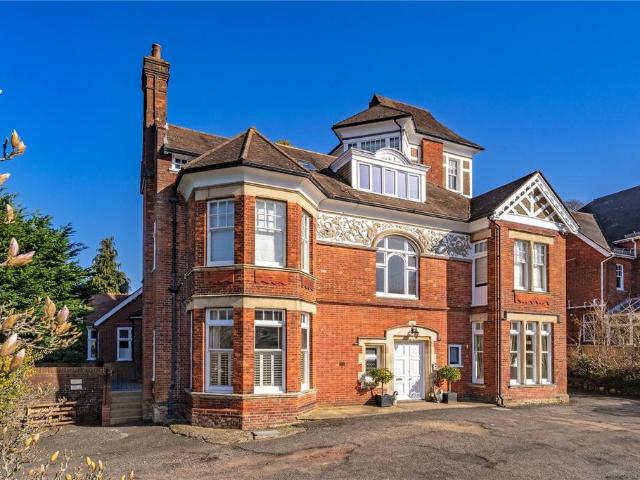 1 bedroom ground flat for sale