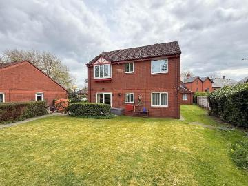 Flat for sale in Davyhulme, M41 - Garden