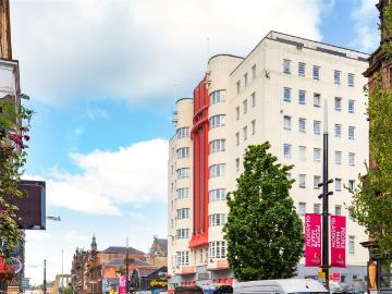 Flat for sale in Battlefield Road G42 Glasgow - Equipped kitchen