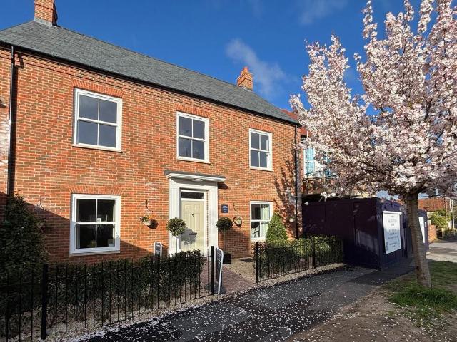 1 bedroom maisonette for sale