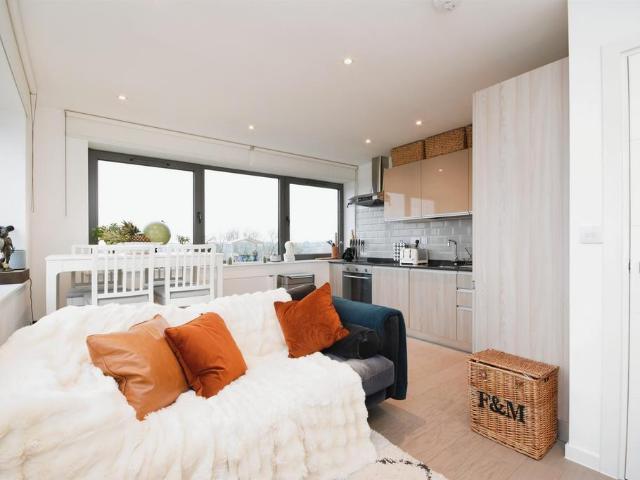 1 bedroom apartment for sale
