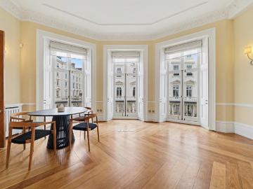 Belgravia, London, Greater London - Balcony