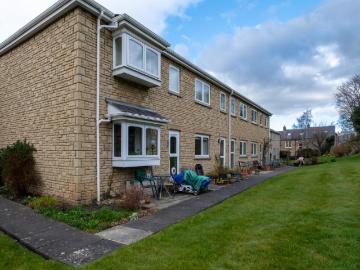 North East, North England - Garden, Lift