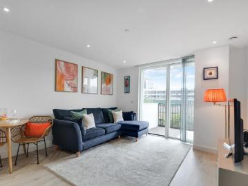 Flat for sale in Nine Elms - Garden