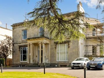 Cheltenham, Gloucestershire county, Southdowns