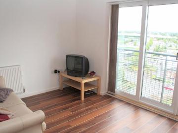 Crumpsall Manchester, M8 - Balcony, Lift