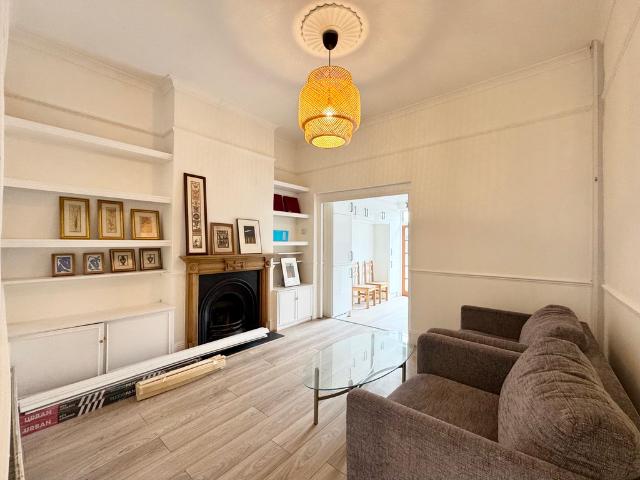 1 Bedroom Apartment, Galveston Road, Putney, London