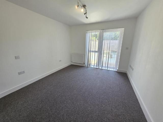 1 Bedroom Apartment Garden To Let