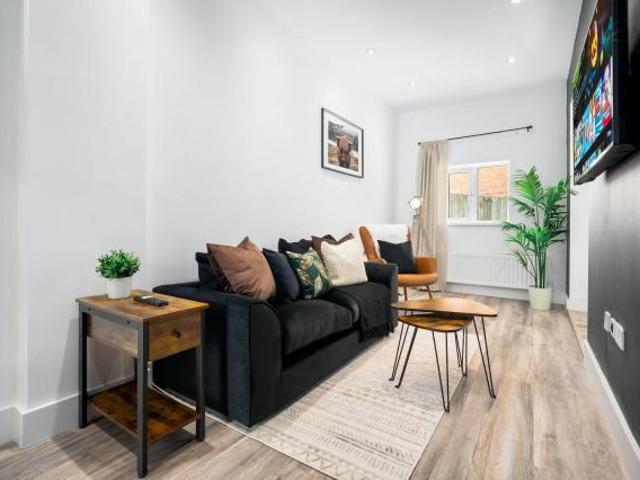 1 Bedroom Apartment Halesowen Halesowen 65855638