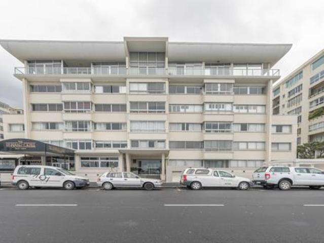 1 Bedroom Apartment in Mouille Point