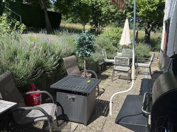 1 Bedroom Apartment in Nature 5 mins from Kelley Barracks!