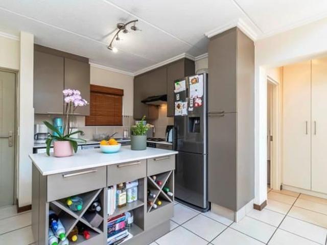 1 Bedroom Apartment in Bryanston