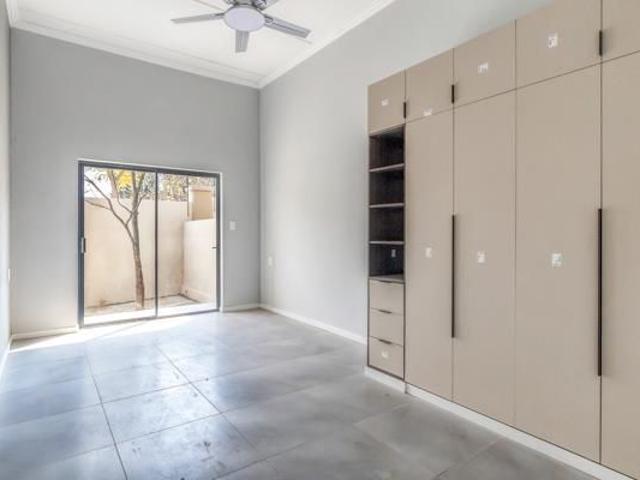 1 Bedroom Apartment in Bryanston