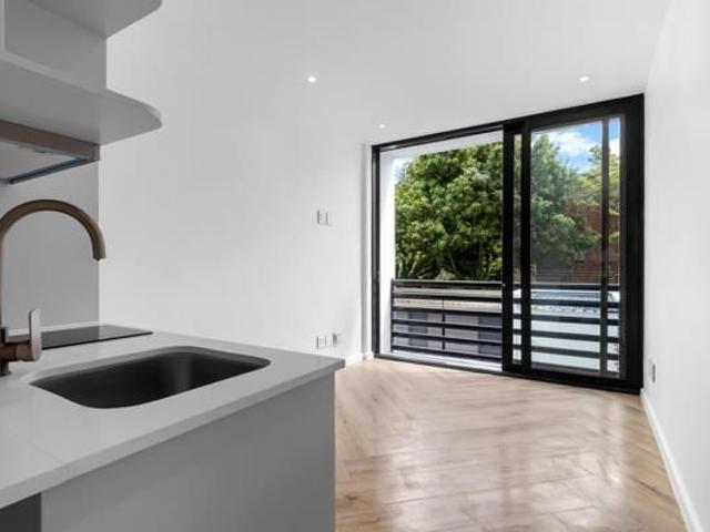 1 Bedroom Apartment in Claremont