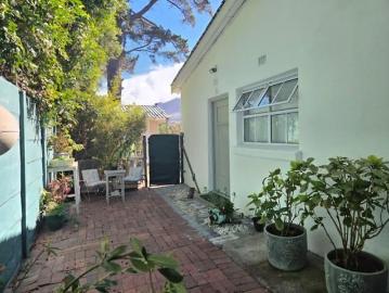 1 Bedroom Apartment in Constantia