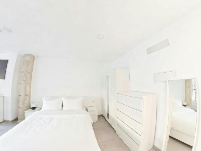 1 Bedroom Apartment in El Carmen, Valencia Amsterdam Apartments for Rent
