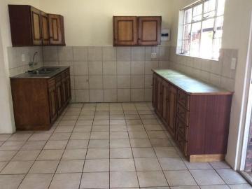 Apartment to rent in Lyttelton Manor - Parking