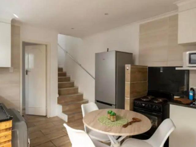 1 Bedroom Apartment in Parktown North