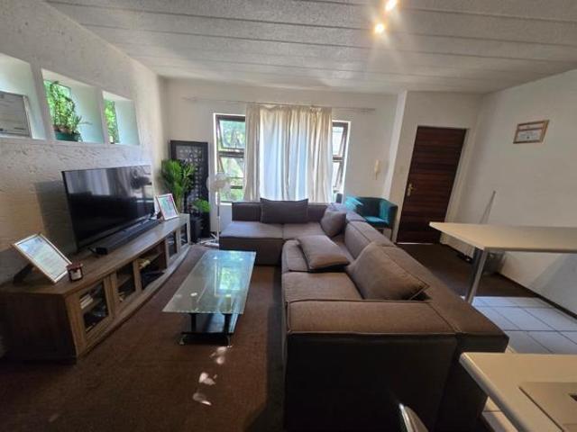 1 Bedroom Apartment in Parktown North