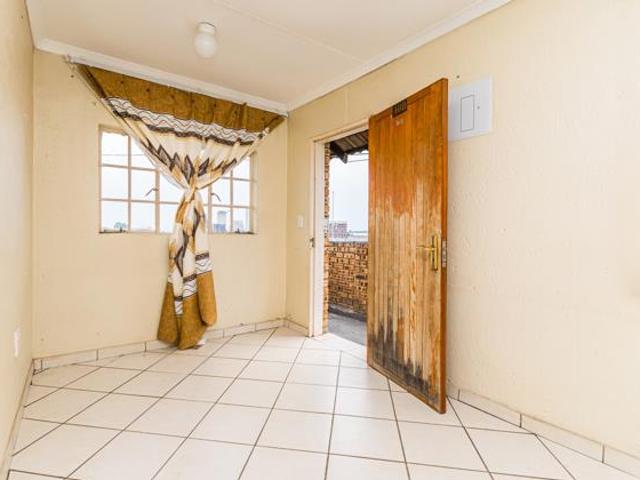 1 Bedroom Apartment in Randfontein Central