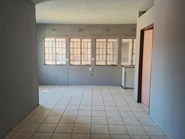 1 Bedroom Apartment in Roodepoort Central