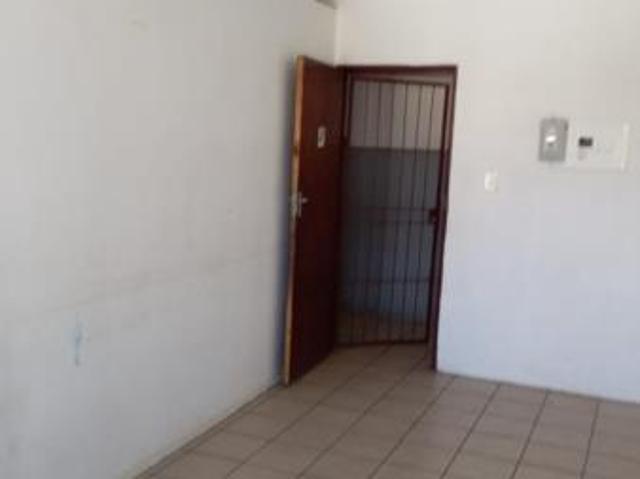 1 Bedroom Apartment in Roodepoort Central