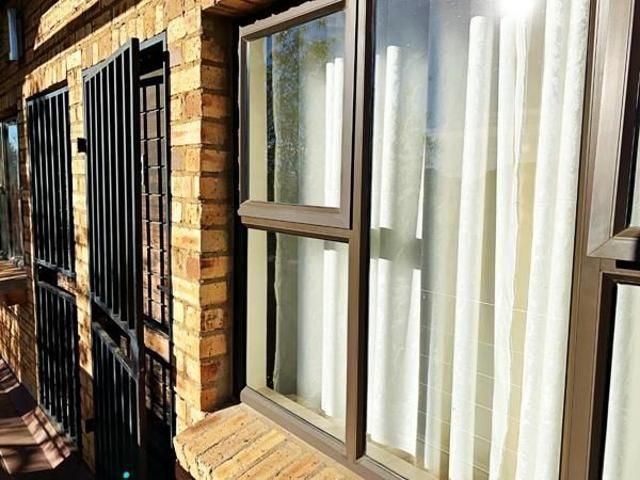 1 Bedroom Apartment in Rooihuiskraal North