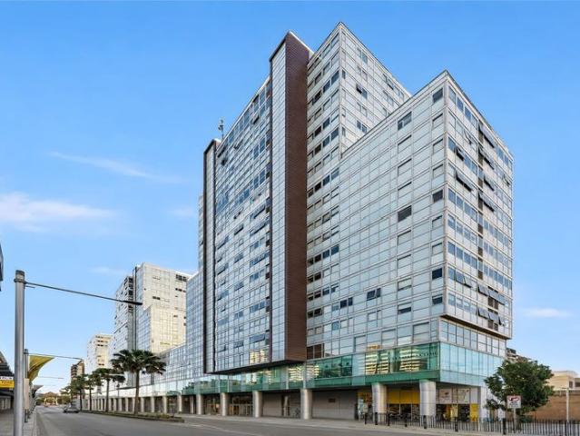 1 Bedroom Apartment in the heart of Burwood