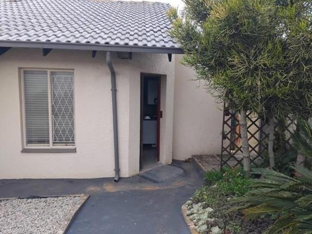 1 Bedroom Apartment in Van Riebeeck Park