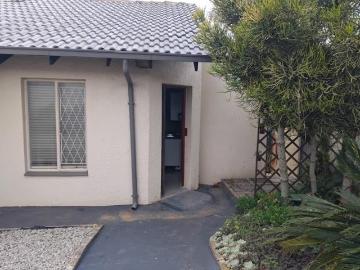 1 Bedroom Apartment in Van Riebeeck Park
