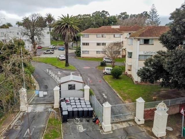 1 Bedroom Apartment in Wynberg Upper