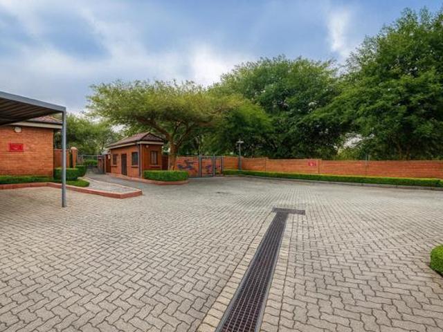 1 Bedroom Apartment in Wilgeheuwel
