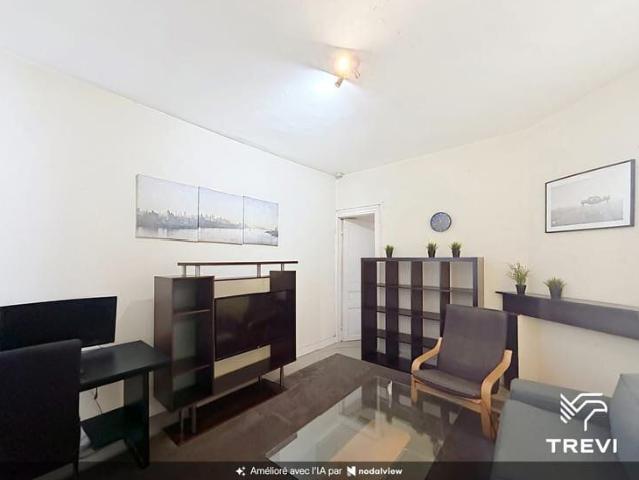 1 bedroom apartment just steps from Royal Park