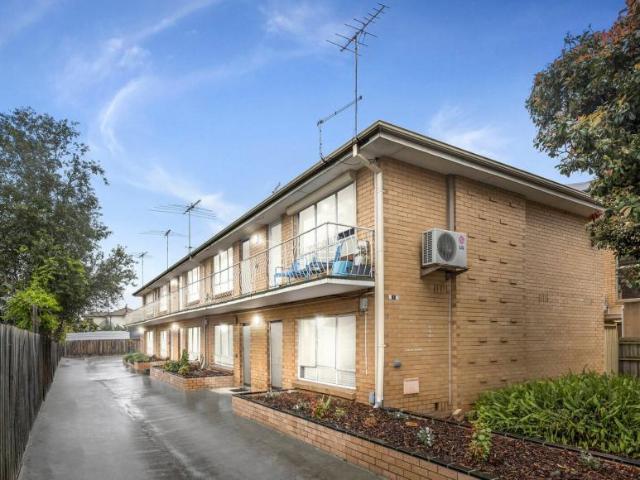 1 Bedroom Apartment Kingsville VIC 103772814
