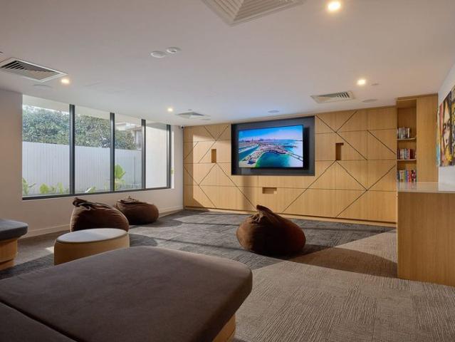1 Bedroom Apartment with Additional Study Room l Close to PA Hospital l Pool & Gym