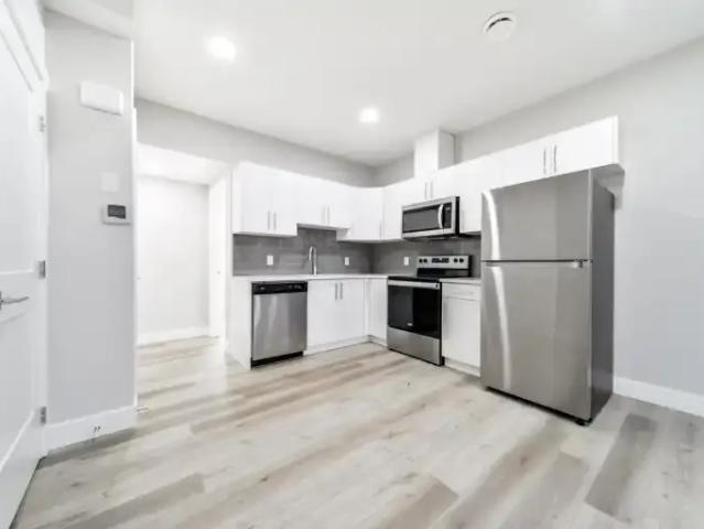 1 Bedroom Apartment Leduc AB 102845872