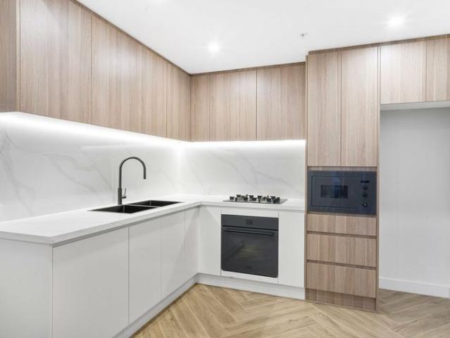 1 bedroom apartment located minutes away from Asquith Station