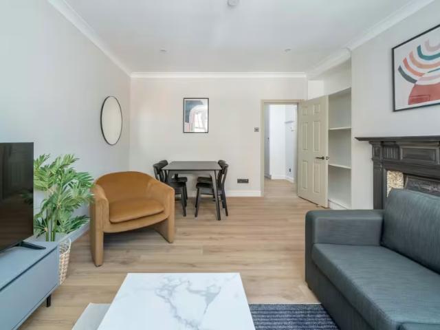 1 Bedroom Apartment London London 100333636